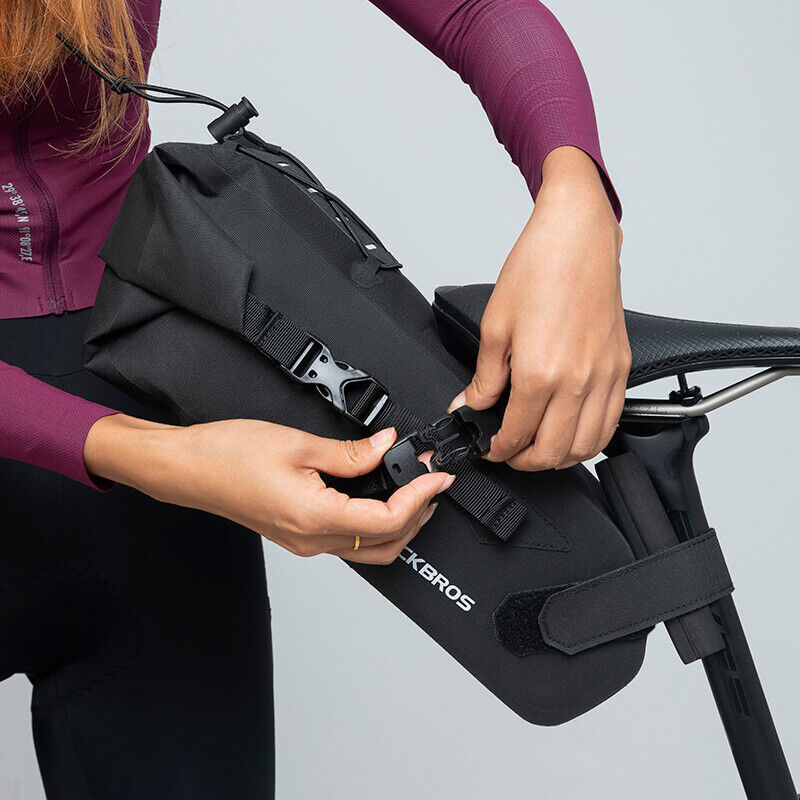 iTok webáruház - RockBros Rockbros 30130061001 kerékpáros táska 3 l (fekete) 4 Rockbros 30130061001 bicycle bag 3L (fekete)