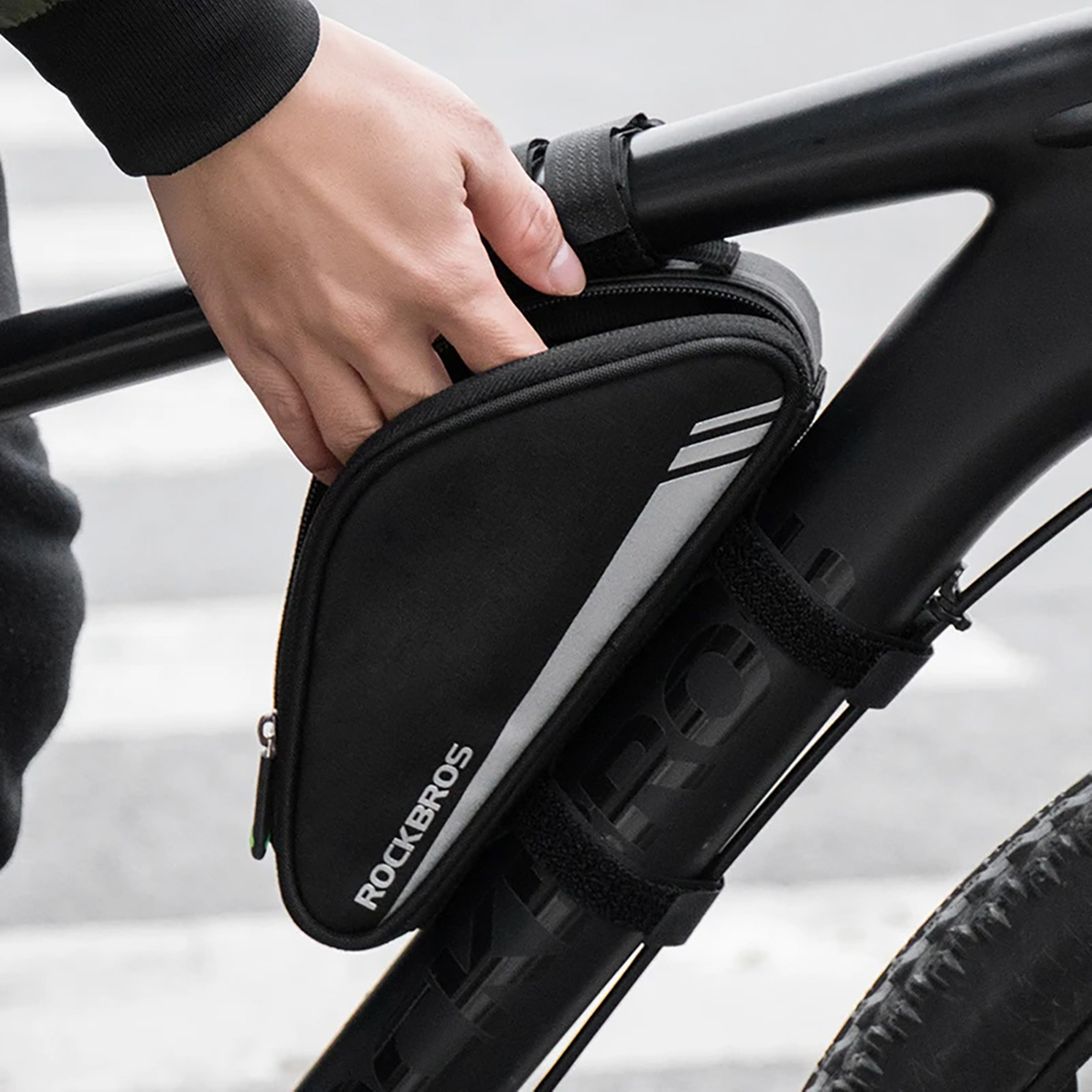 iTok webáruház - RockBros Rockbros B55-BK háromszög alakú kerékpáros váztáska 0,7 l (fekete) 7 Rockbros B55-BK bicycle bag for frame 0.7 l (fekete)