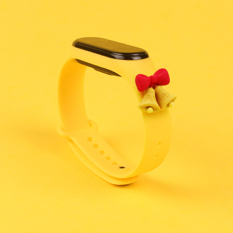 iTok webáruház - Hurtel Strap Xmas karácsonyi szilikonszíj Xiaomi Mi Band 5 / 6 készülékhez, csengőmintával (sárga) 2 Strap Xmas for Xiaomi Mi Band 5 / 6 Christmas Silicone Bracelet Strap with Bells (sárga)