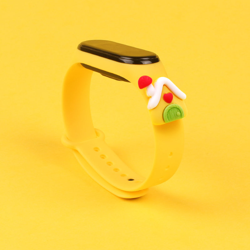 iTok webáruház - Hurtel Strap Xmas szilikon szíj Xiaomi Mi Band 5 / 6 készülékhez (sárga) 2 Strap Xmas for Xiaomi Mi Band 5 / 6 Christmas Silicone Strap Bracelet with House (sárga)